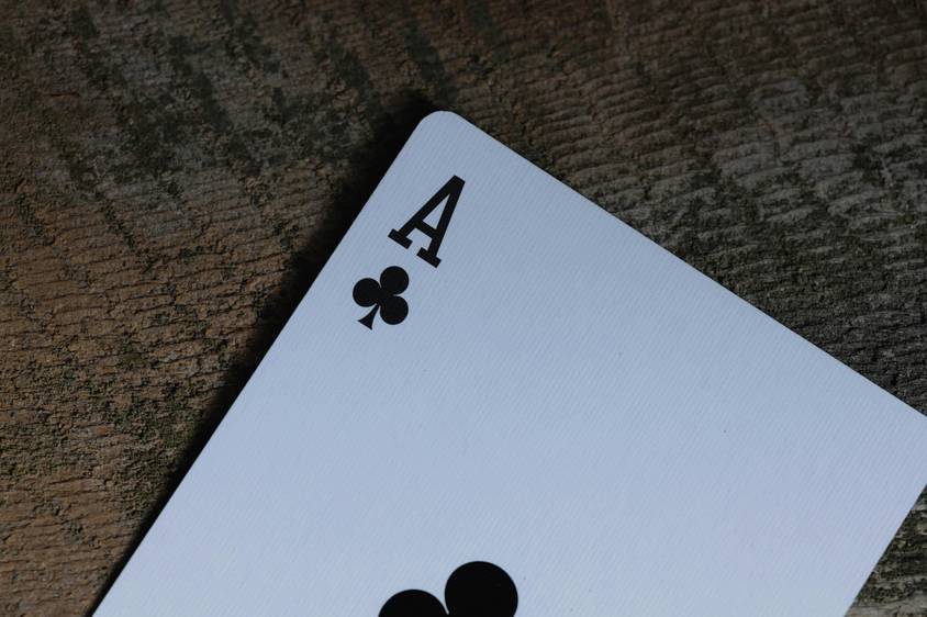 The High-Stakes Balancing Act: How Online Casinos Manage Entertainment and Risk